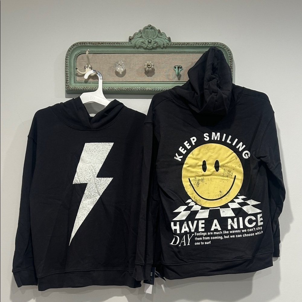 Black Lightning Bolt Smiley Face graphic long sleeve hooded tee new Kids Large